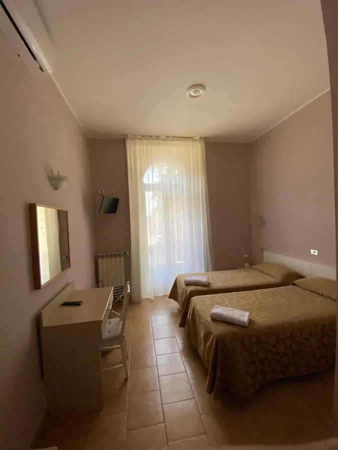 Hotel Atena Milánó 2*,