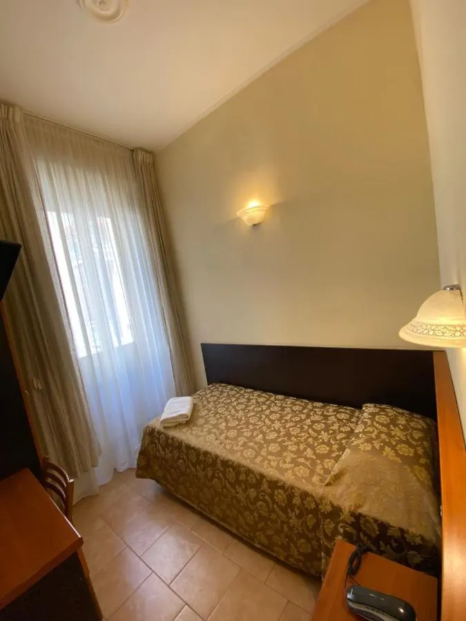 Hotel Atena Milánó 2*,