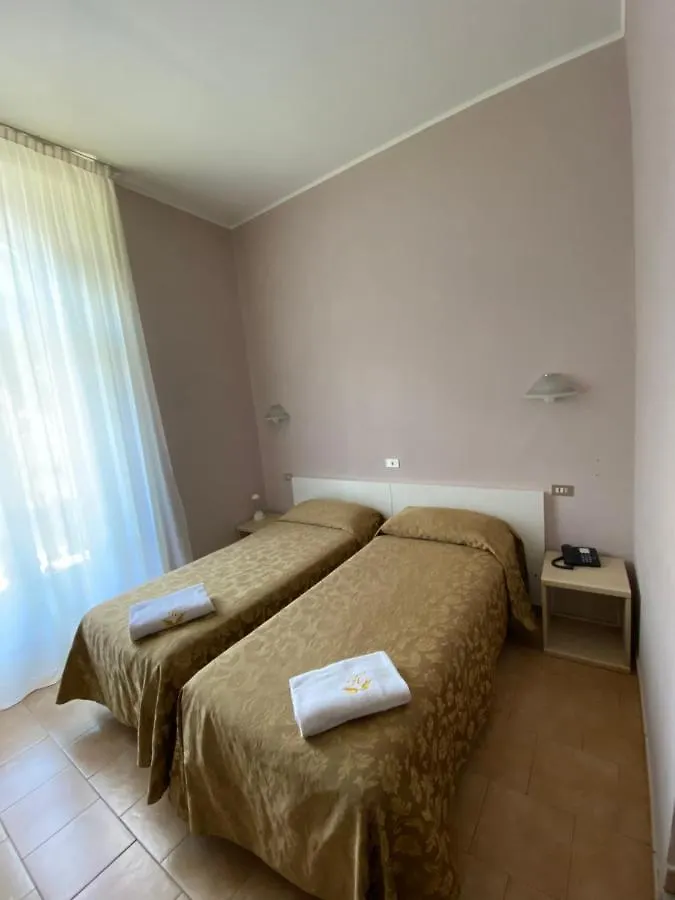 **  Hotel Atena Milano İtalya