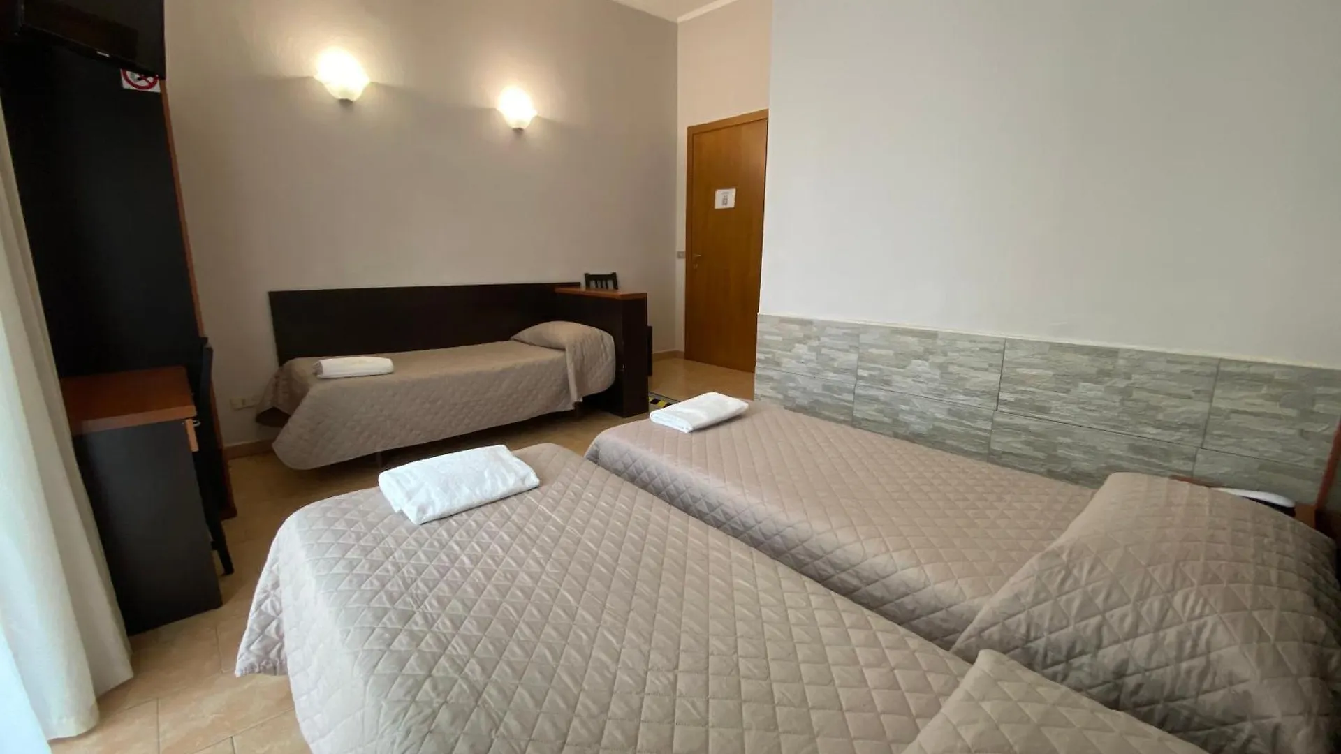 **  Hotel Atena Milano İtalya